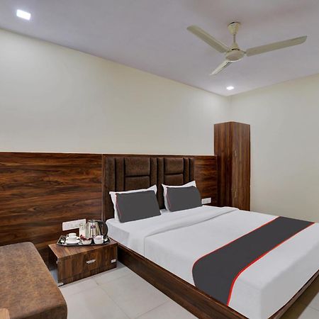 Hotel O Neelkamal Ahmedabad Exteriör bild
