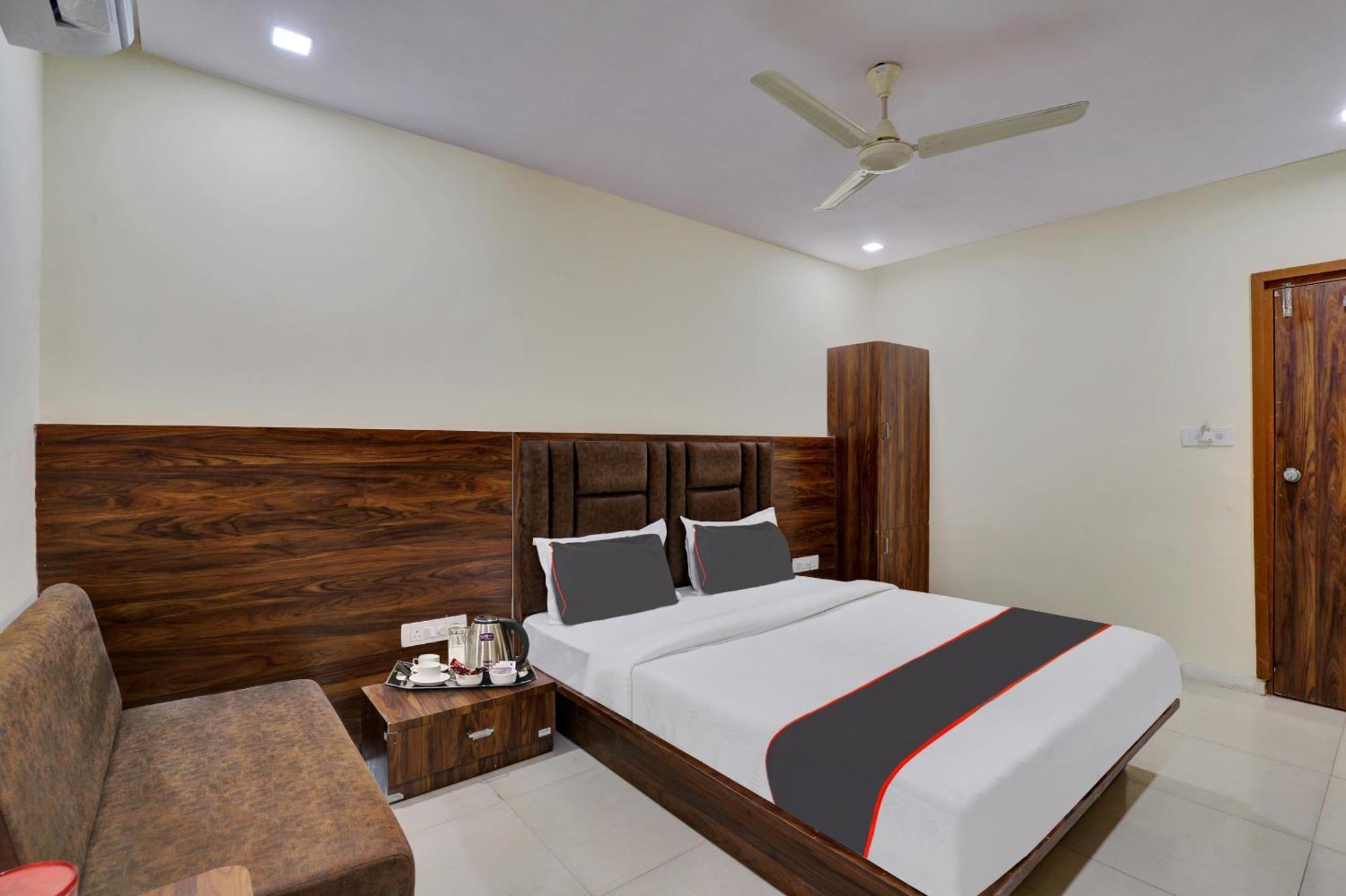Hotel O Neelkamal Ahmedabad Exteriör bild