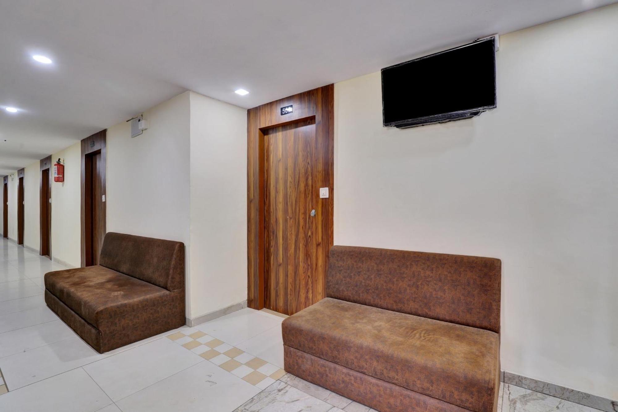 Hotel O Neelkamal Ahmedabad Exteriör bild