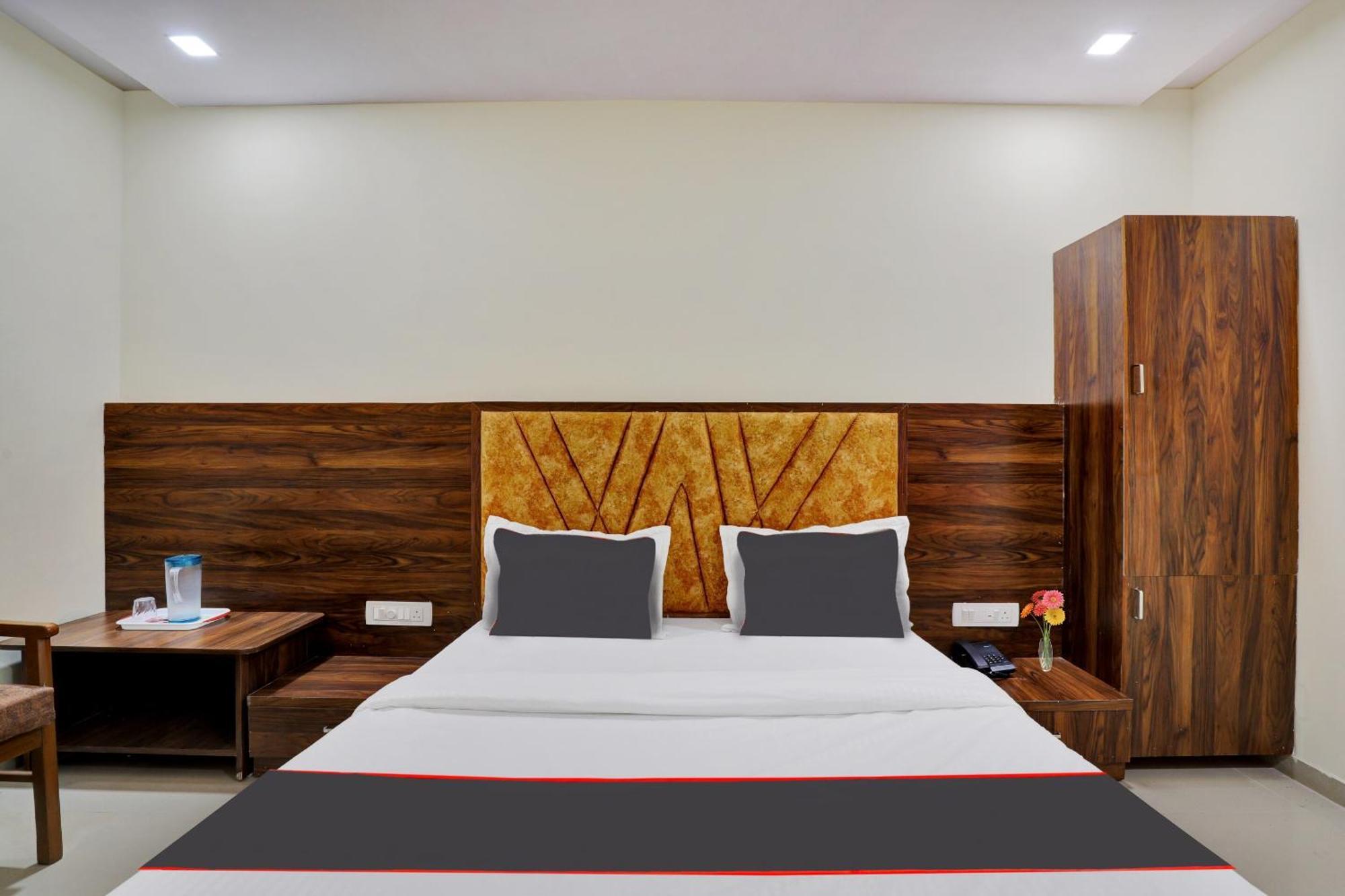 Hotel O Neelkamal Ahmedabad Exteriör bild